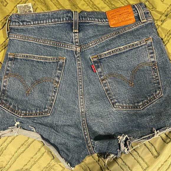 Levi’s 30 ribcage short - Picture 5 of 6